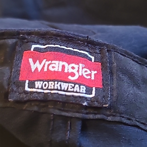 Wrangler workwear, men's black jeans sz. 34"x32.(#619) - Picture 9 of 15